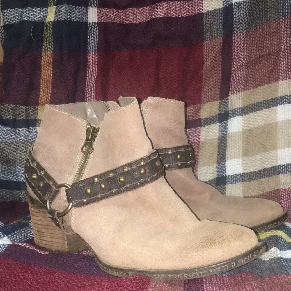 Used Size 9 Crown Vintage leather booties